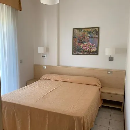 Apart Otel Il Lauro 4*